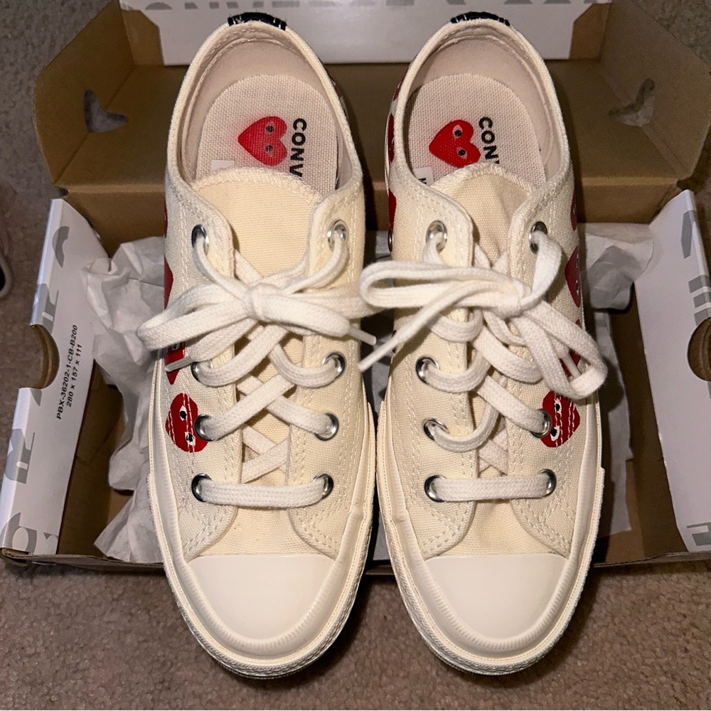 Comme des Garçons PLAY Low-Top Converse